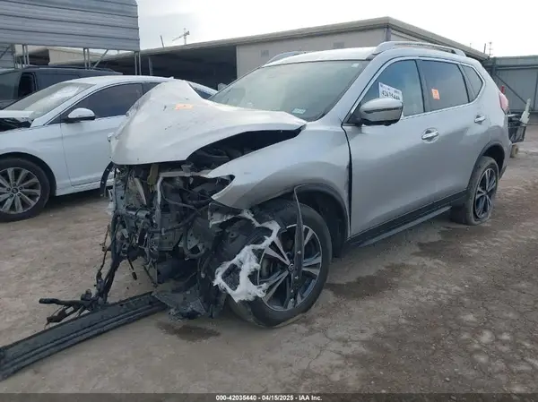 JN8AT2MT2LW017772 2020 NISSAN ROGUE - Image 2