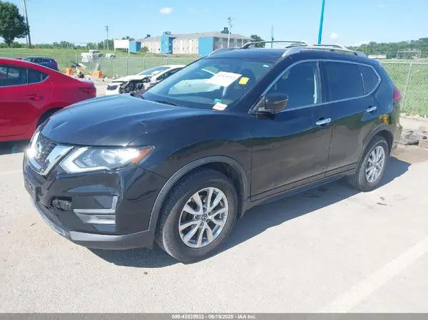 JN8AT2MT3HW131206 2017 NISSAN ROGUE - Image 2