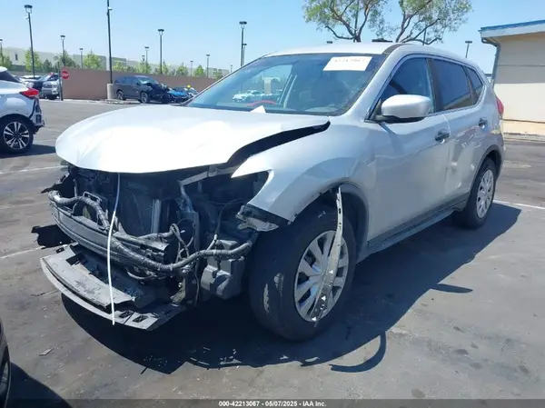 JN8AT2MT3HW134820 2017 NISSAN ROGUE - Image 2