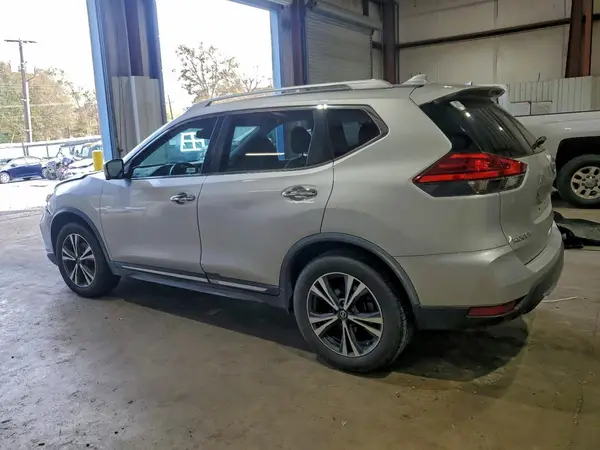 JN8AT2MT3HW135644 2017 NISSAN ROGUE - Image 2