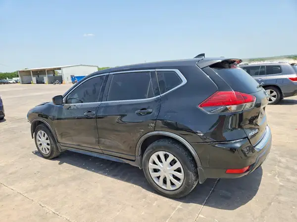 JN8AT2MT3HW140570 2017 NISSAN ROGUE - Image 2