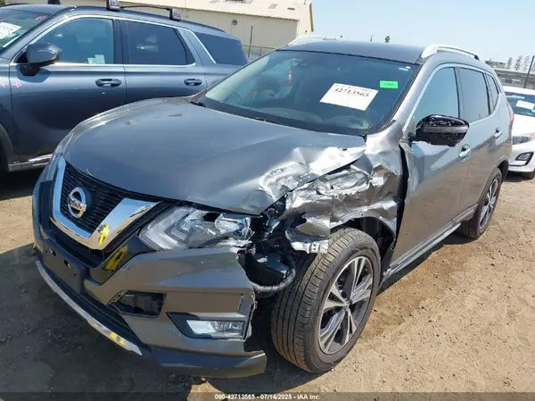 JN8AT2MT3HW142724 2017 NISSAN ROGUE - Image 2