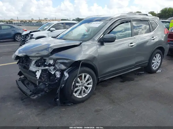 JN8AT2MT3HW145395 2017 NISSAN ROGUE - Image 2