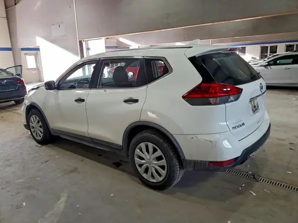 JN8AT2MT3HW148765 2017 NISSAN ROGUE - Image 2