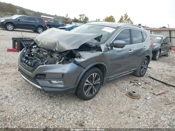 JN8AT2MT3HW149396 2017 NISSAN ROGUE - Image 2