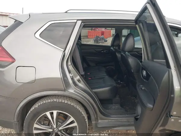 JN8AT2MT3HW149396 2017 NISSAN ROGUE - Image 8