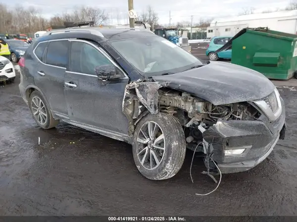 JN8AT2MT3HW151178 2017 NISSAN ROGUE - Image 1