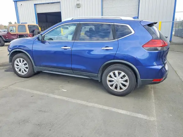 JN8AT2MT3HW153464 2017 NISSAN ROGUE - Image 2
