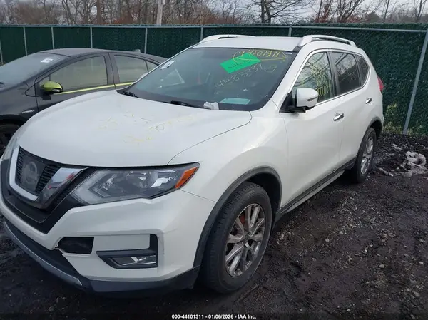 JN8AT2MT3HW153853 2017 NISSAN ROGUE - Image 2