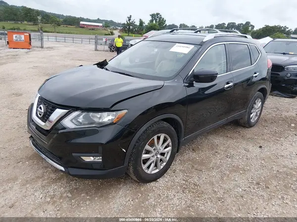 JN8AT2MT3HW382243 2017 NISSAN ROGUE - Image 2