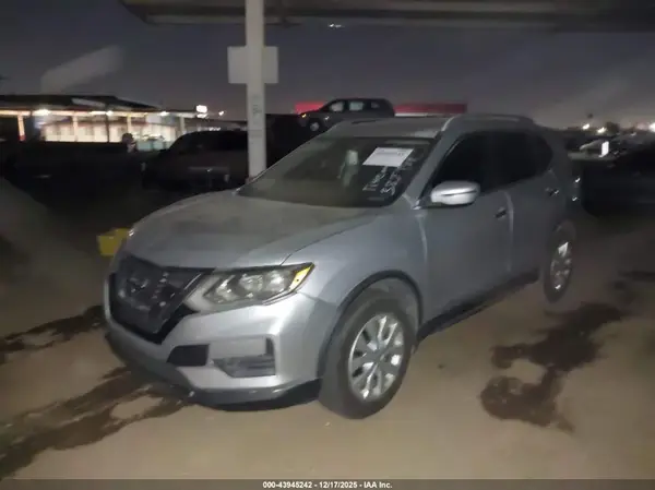 JN8AT2MT3HW385949 2017 NISSAN ROGUE - Image 2
