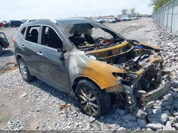 JN8AT2MT3HW389158 2017 NISSAN ROGUE - Image 1
