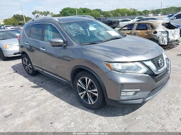 JN8AT2MT3HW390374 2017 NISSAN ROGUE - Image 1