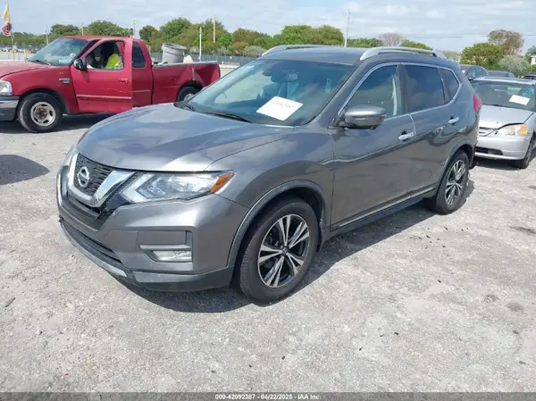 JN8AT2MT3HW390374 2017 NISSAN ROGUE - Image 2