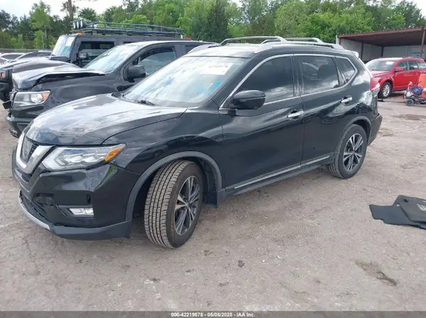 JN8AT2MT3HW390634 2017 NISSAN ROGUE - Image 2