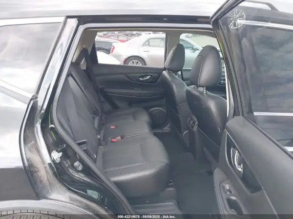 JN8AT2MT3HW390634 2017 NISSAN ROGUE - Image 8