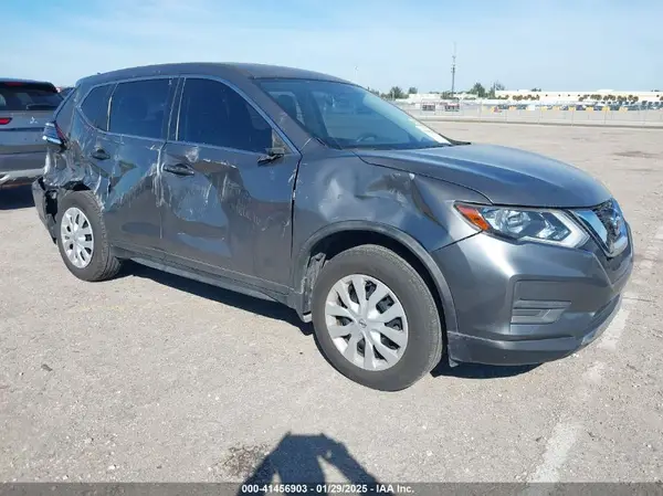 JN8AT2MT3HW390746 2017 NISSAN ROGUE - Image 1