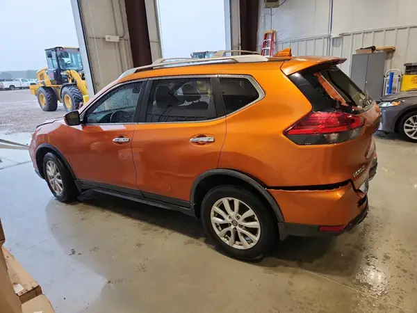 JN8AT2MT3HW393727 2017 NISSAN ROGUE - Image 2
