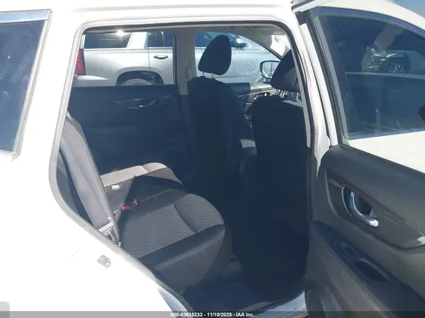 JN8AT2MT3HW401017 2017 NISSAN ROGUE - Image 8