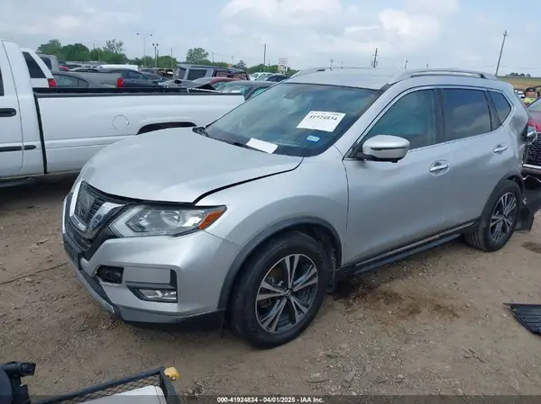 JN8AT2MT3HW405584 2017 NISSAN ROGUE - Image 2