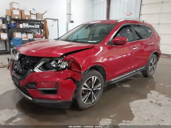JN8AT2MT3HW407626 2017 NISSAN ROGUE - Image 2