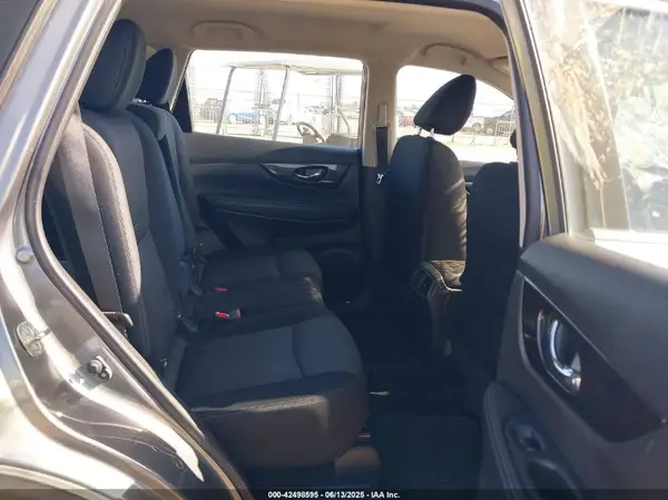 JN8AT2MT3JW459277 2018 NISSAN ROGUE - Image 8