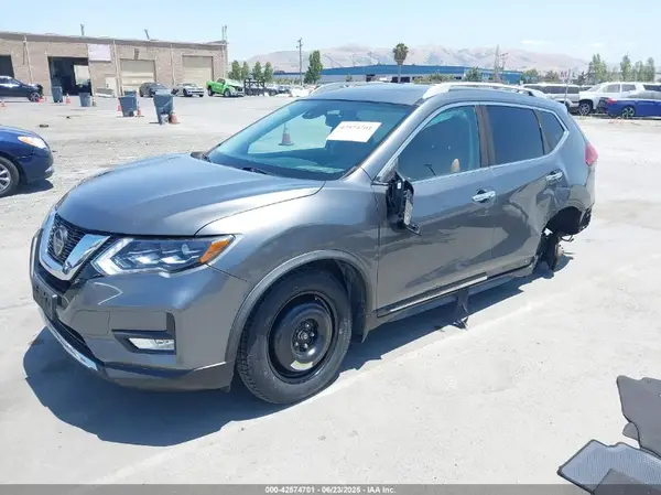 JN8AT2MT3JW467296 2018 NISSAN ROGUE - Image 2