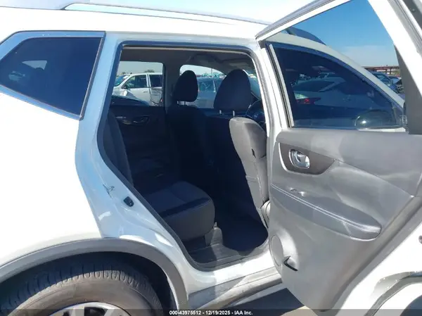 JN8AT2MT3KW258058 2019 NISSAN ROGUE - Image 8
