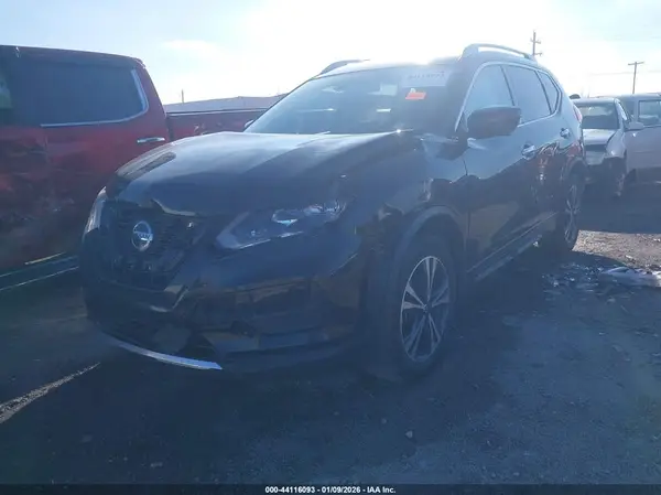 JN8AT2MT3KW266998 2019 NISSAN ROGUE - Image 2