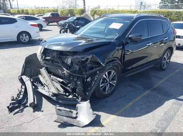 JN8AT2MT3KW267648 2019 NISSAN ROGUE - Image 2