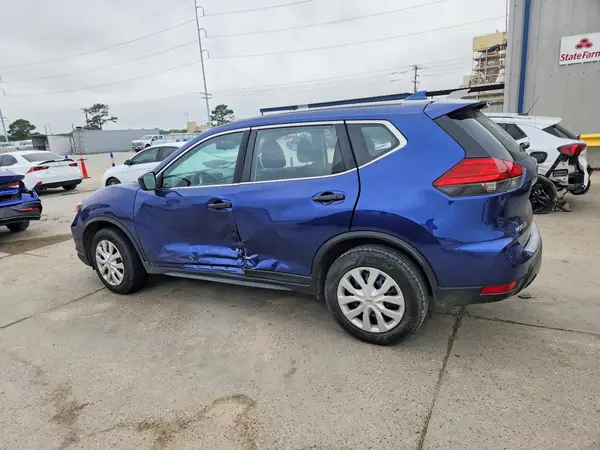 JN8AT2MT4HW130548 2017 NISSAN ROGUE - Image 2