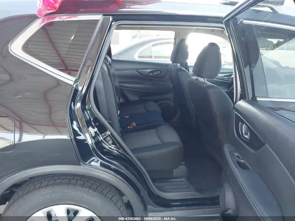 JN8AT2MT4HW131571 2017 NISSAN ROGUE - Image 8