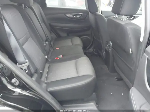 JN8AT2MT4HW132140 2017 NISSAN ROGUE - Image 8
