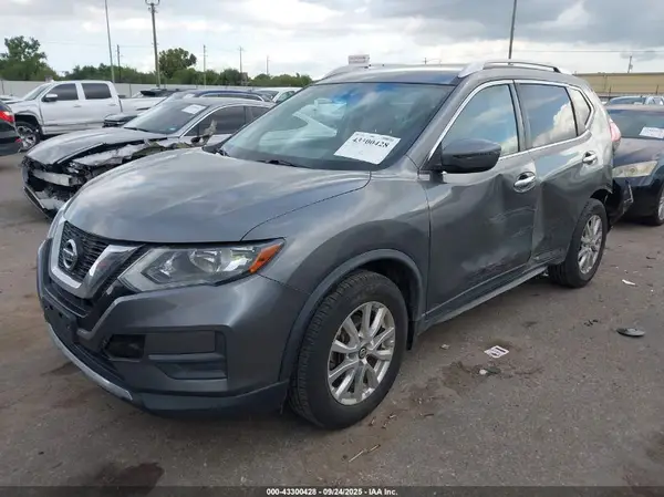JN8AT2MT4HW133059 2017 NISSAN ROGUE - Image 2