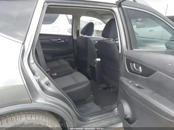 JN8AT2MT4HW133059 2017 NISSAN ROGUE - Image 8