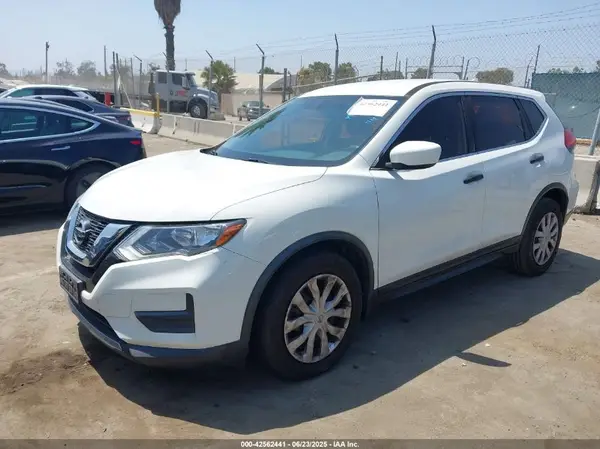 JN8AT2MT4HW136284 2017 NISSAN ROGUE - Image 2