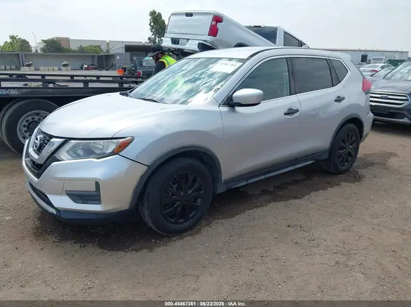 JN8AT2MT4HW136754 2017 NISSAN ROGUE - Image 2
