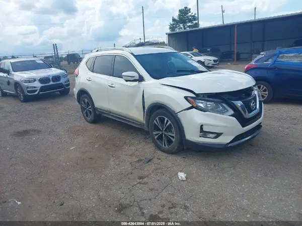 JN8AT2MT4HW137564 2017 NISSAN ROGUE - Image 1
