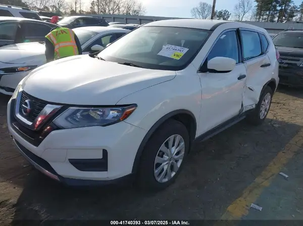 JN8AT2MT4HW137774 2017 NISSAN ROGUE - Image 2