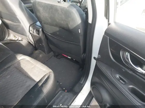 JN8AT2MT4HW137774 2017 NISSAN ROGUE - Image 8