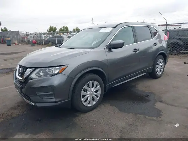 JN8AT2MT4HW138312 2017 NISSAN ROGUE - Image 2