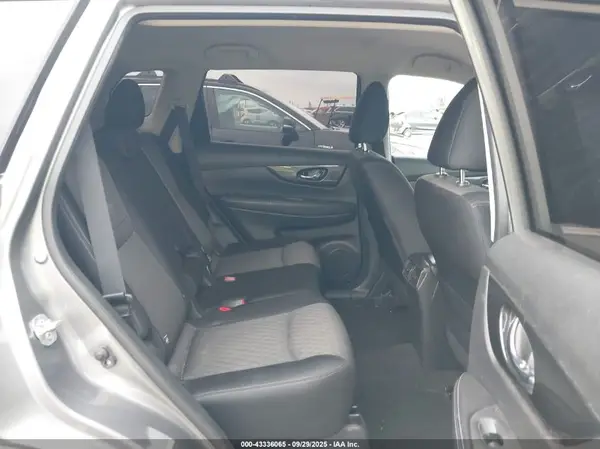 JN8AT2MT4HW138312 2017 NISSAN ROGUE - Image 8