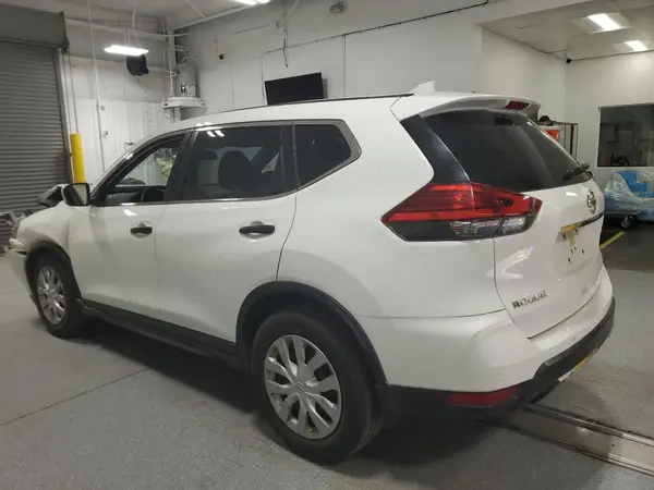 JN8AT2MT4HW138696 2017 NISSAN ROGUE - Image 2
