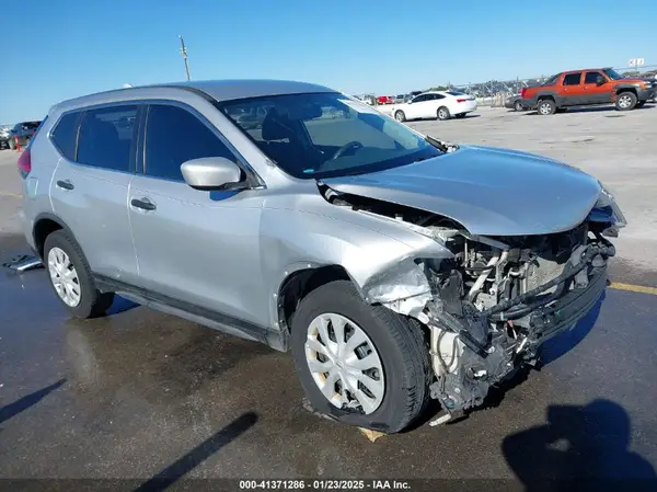 JN8AT2MT4HW141422 2017 NISSAN ROGUE - Image 1