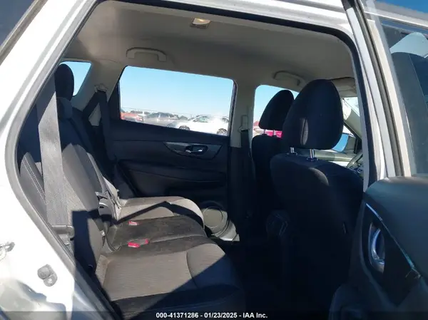 JN8AT2MT4HW141422 2017 NISSAN ROGUE - Image 8