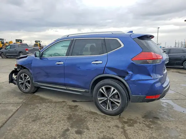 JN8AT2MT4HW141856 2017 NISSAN ROGUE - Image 2