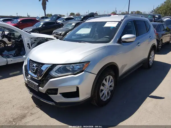 JN8AT2MT4HW141873 2017 NISSAN ROGUE - Image 2