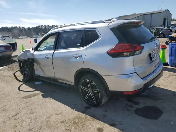 JN8AT2MT4HW142330 2017 NISSAN ROGUE - Image 2