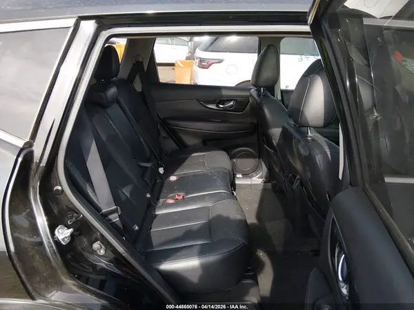 JN8AT2MT4HW142389 2017 NISSAN ROGUE - Image 8