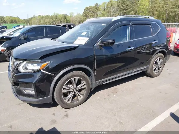 JN8AT2MT4HW142845 2017 NISSAN ROGUE - Image 2